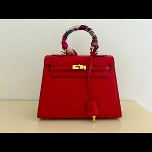 Stylish Orange/Red Leather Handbag with Gold Clasp
